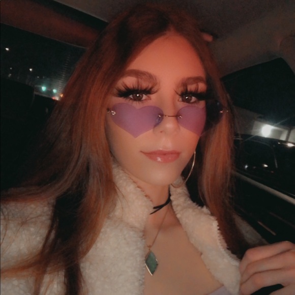 Meet your Posher, Tatiana💗 - Picture 2 of 3